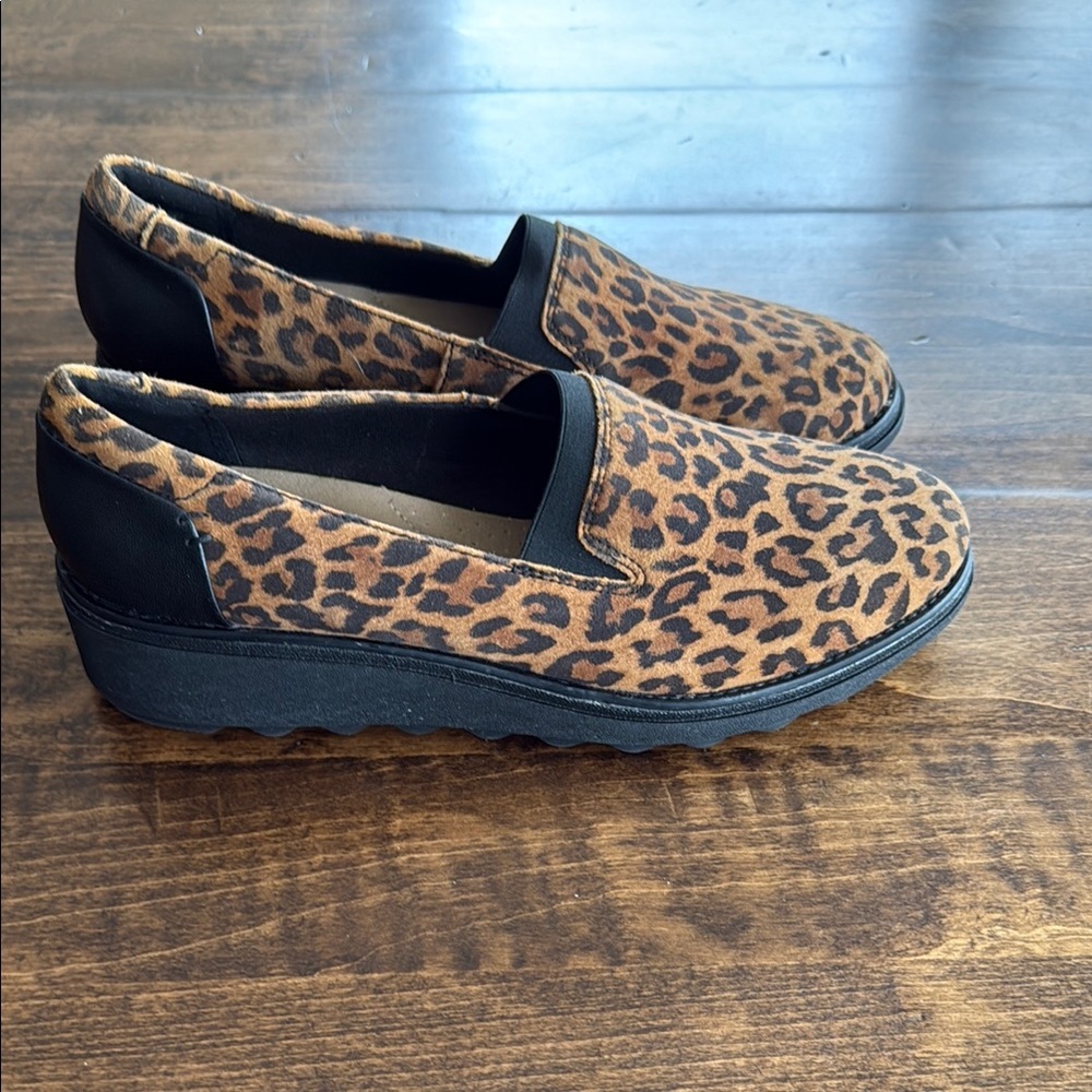 Clarks Women's Sharon Dolly Leopard Print Wedge Loafers Size 8.5